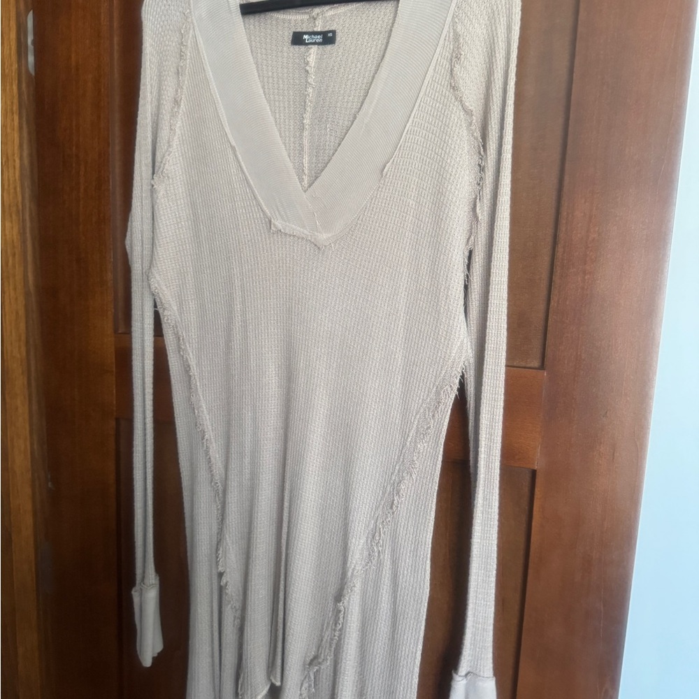 Michael Lauren Taupe Knit V-Neck Top Size XS worn twice